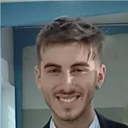 Estudiante universitario con profundos saberes sobre matemáticas y buena explicacion